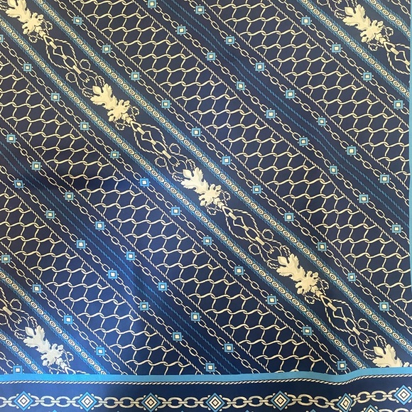 J. McLAUGHLIN Large Navy Chain Print Scarf, EUC - Picture 3 of 5